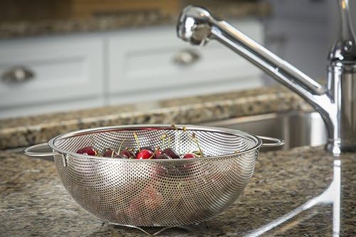 TableCraft H904BH 4.6 Quart Stainless Steel Colander with Handles – Durable Kitchen Strainer for Fruits, Vegetables, Pasta, and Grains – Footed Base for Stability – Easy to Clean – Dishwasher Safe