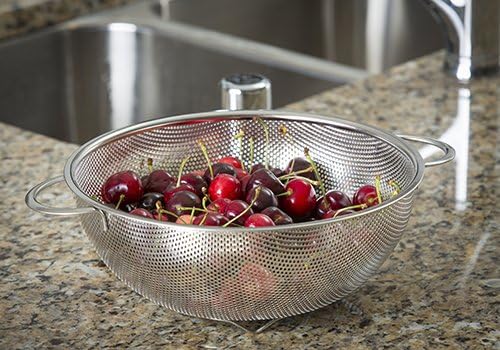 TableCraft H904BH 4.6 Quart Stainless Steel Colander with Handles – Durable Kitchen Strainer for Fruits, Vegetables, Pasta, and Grains – Footed Base for Stability – Easy to Clean – Dishwasher Safe