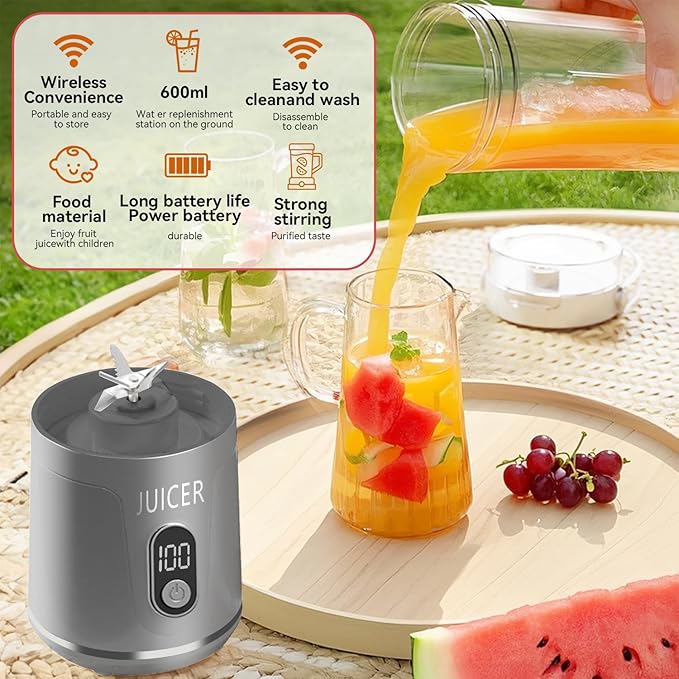 Portable Personal Electric USB Juicer，600ML Mini Blender Portable Blender For Shakes and Smoothies juice，12 Blades Great for Mixing，Compact、Convenient and Versatile (grey)
