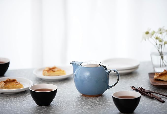 Zero Japan Bee House Round Teapot - Ceramic Teapot with Removable Lid & Stainless Steel Infuser for Loose Tea - Tea Pot for Two - Hydrangea Blue (24 oz)